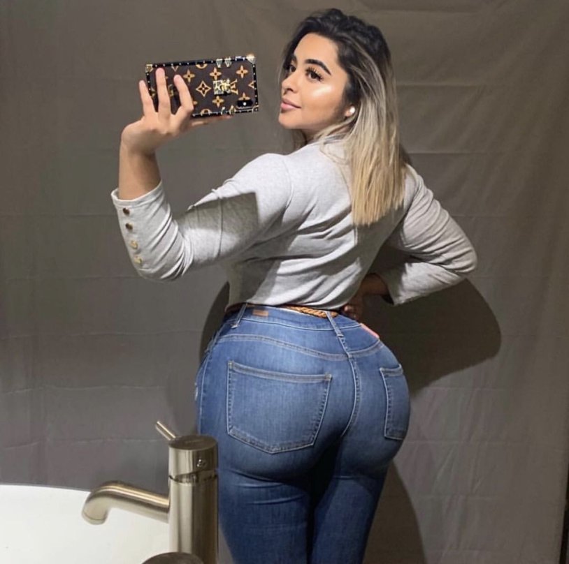 Tania rubio in jeans