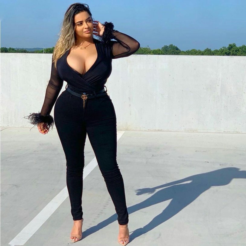 Tania rubio in jeans