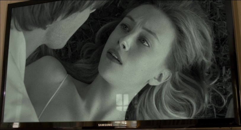 Сара Гадон постельная сцена