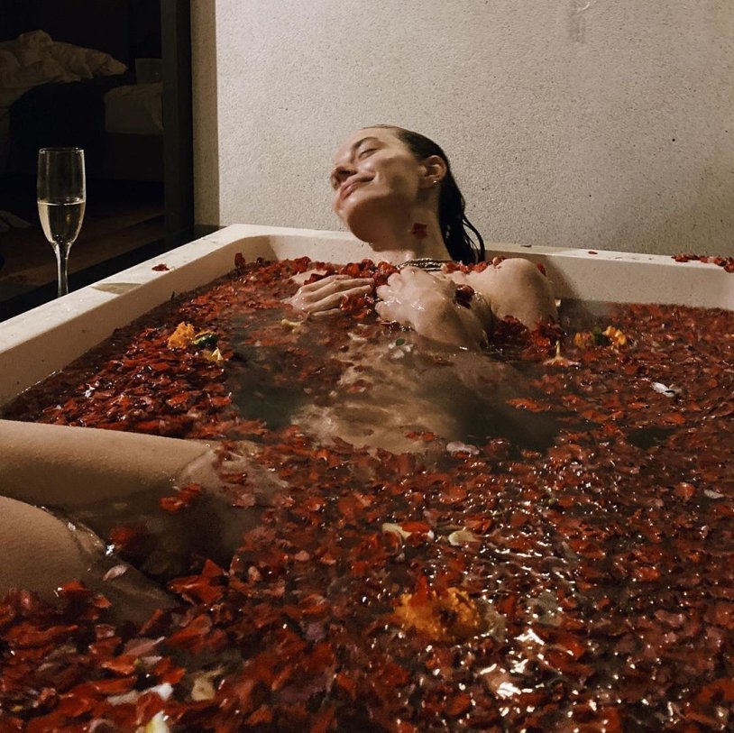 Bath with rose petals