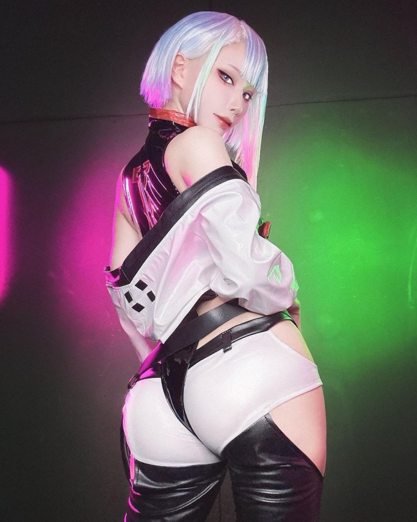 Cosplay for Rebecca from Cyberpunk