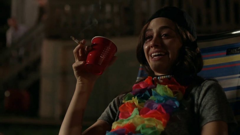 Fiona Gallagher is drunk