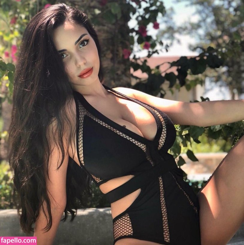 Tara (@thatPersiangirltaraa)