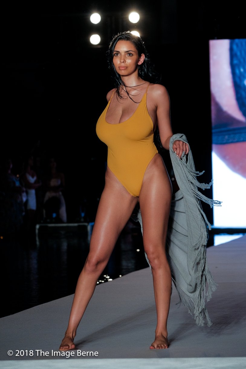 Tara yazdi model hotter