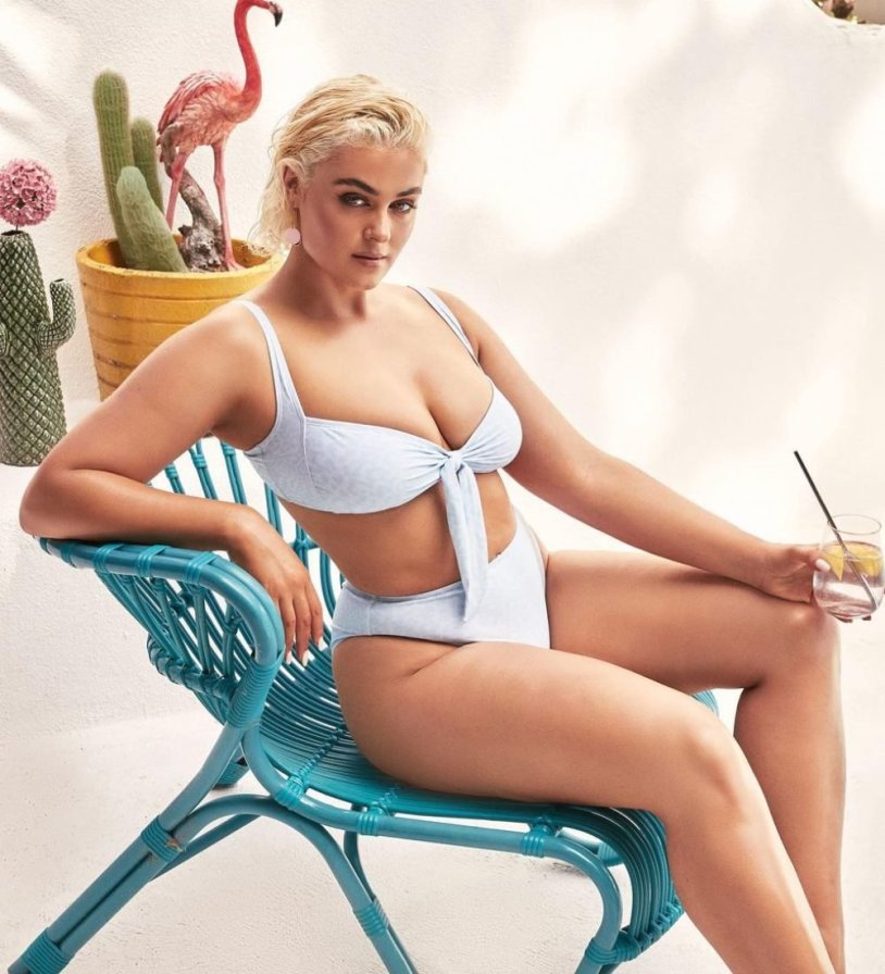 Stefania Ferrario hairy armpits