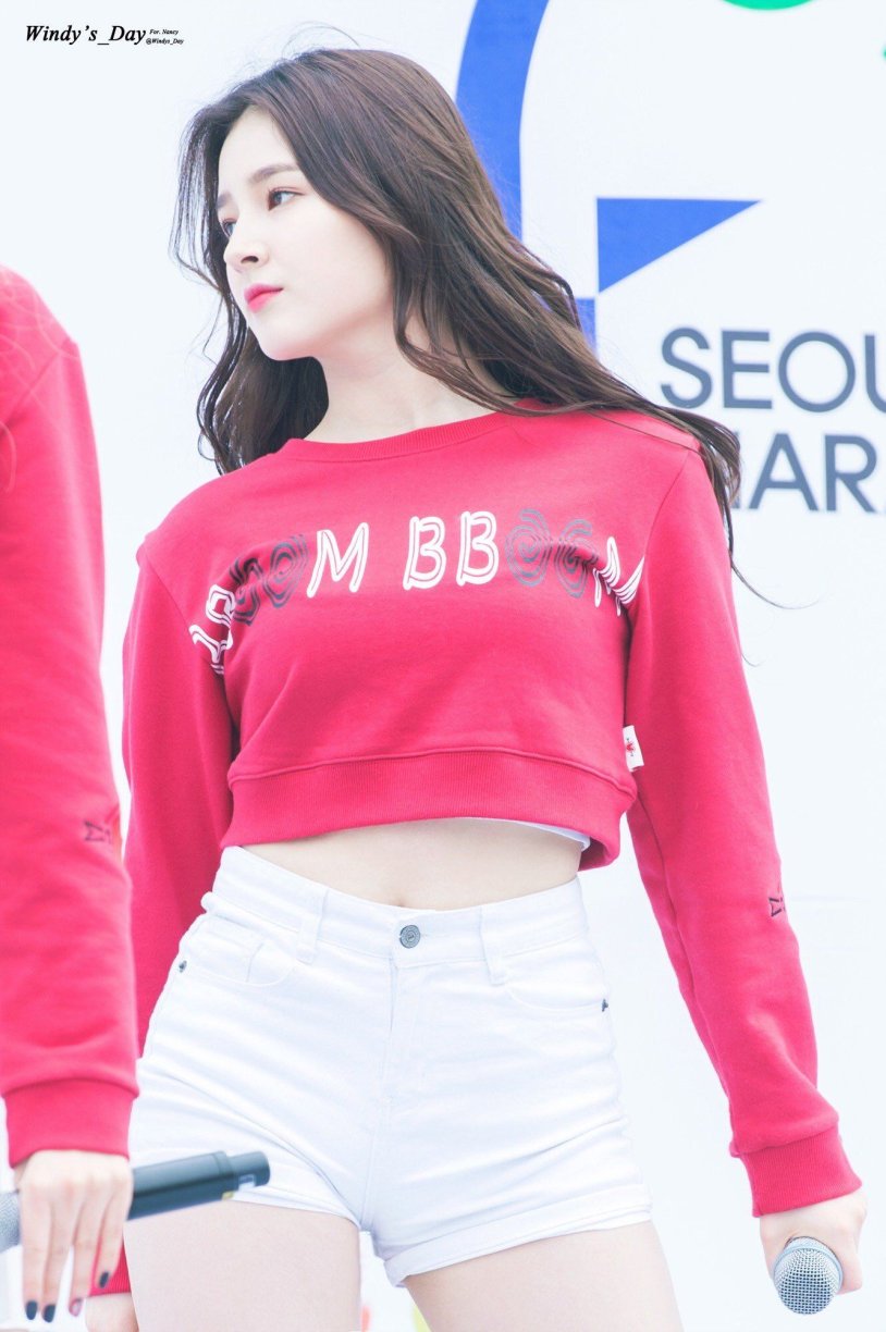Nancy Momoland Body