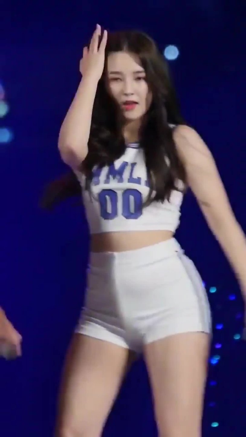 Nancy Momoland Gif