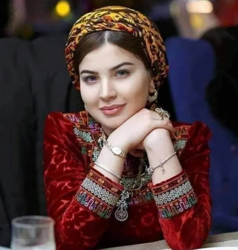 Turkmen singer Zuleikha Kakaeva