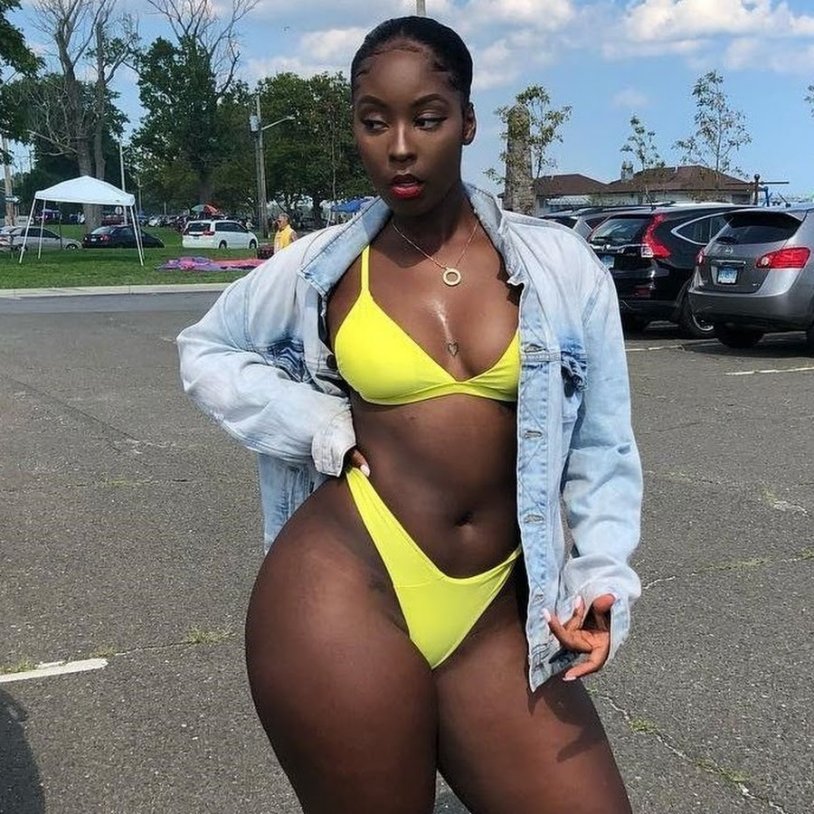 Model Big Black Ebony