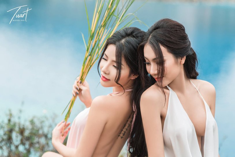 Naked Vietnamese women