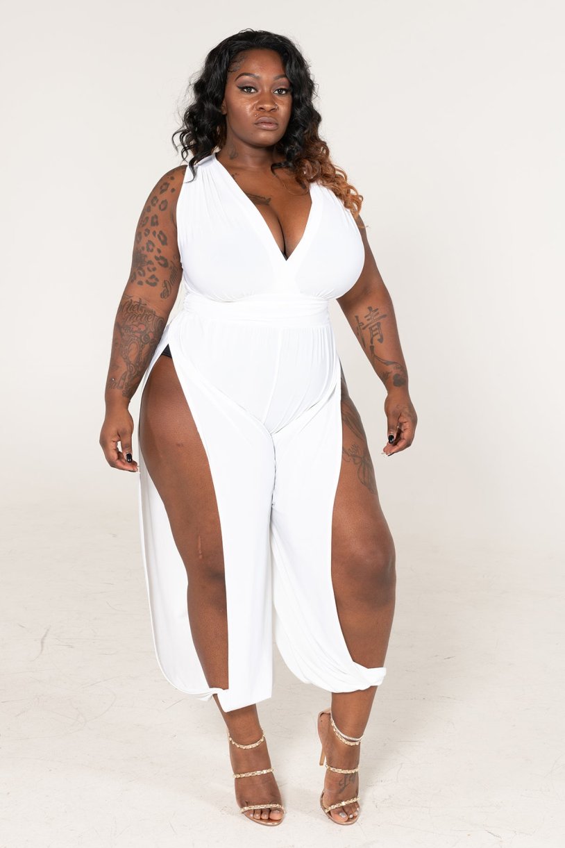 Group of naked magnificent women