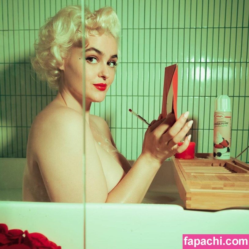 Stefania Ferrario 2018 nude