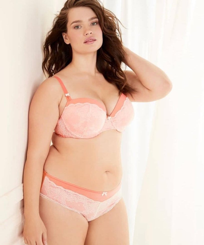 Model Latisia Thomas in underwear