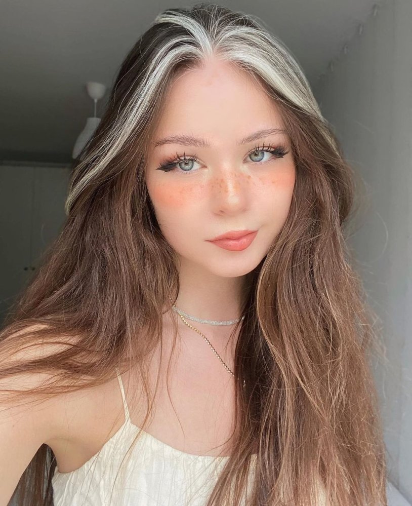 Nadinebreaty without makeup