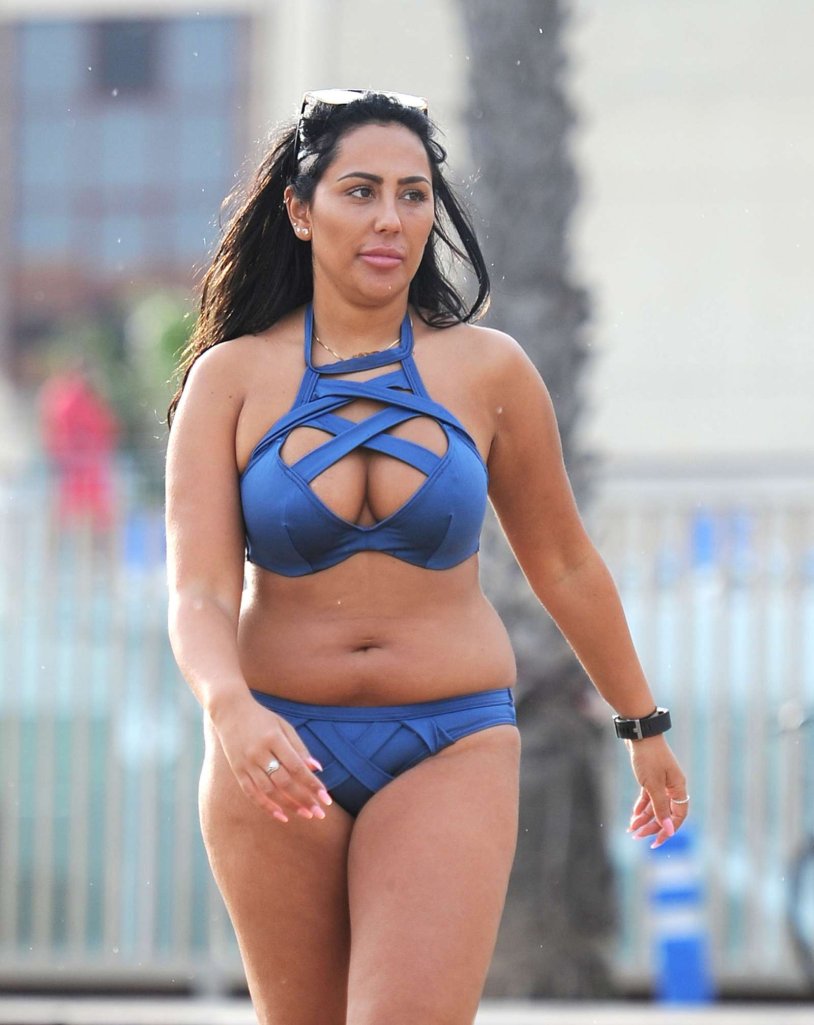 Sophie Kasaei Bikini