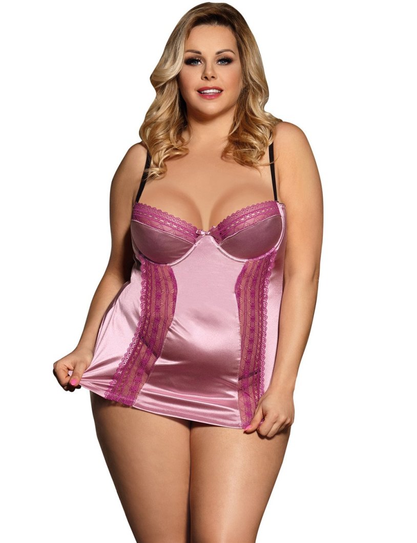 Tabria Majors model Plus-Size