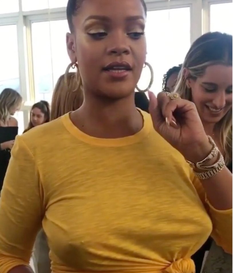 Rihanna 18 Nipple