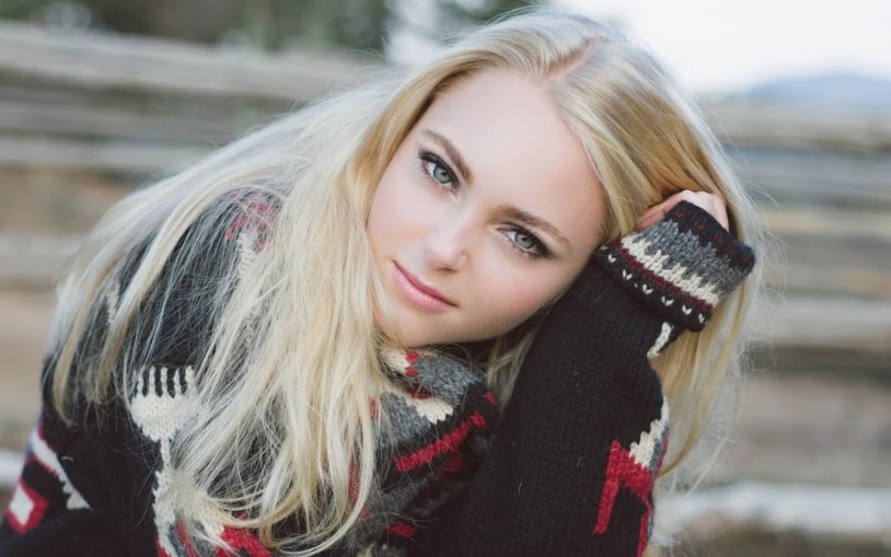 Annasophy Robb eyes