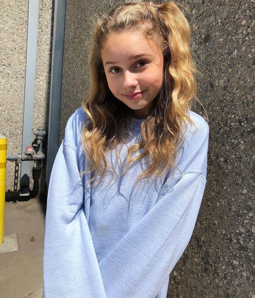 Ruby Rose Turner - Girli Pics