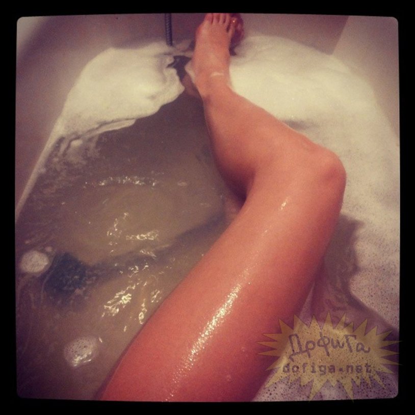 Girl in a bath without face