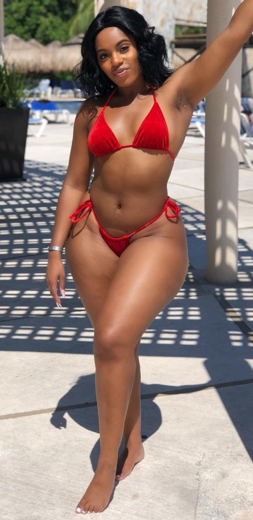 Sanaa Laten in bikini