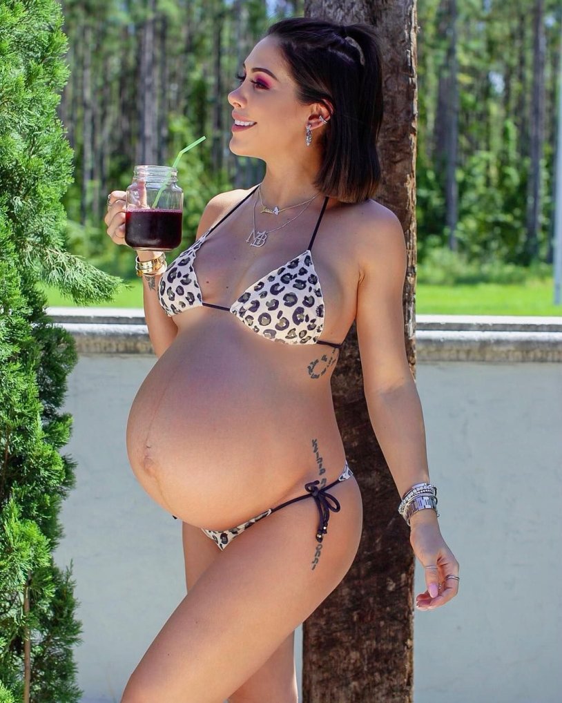 Bella Larsen Pregnant