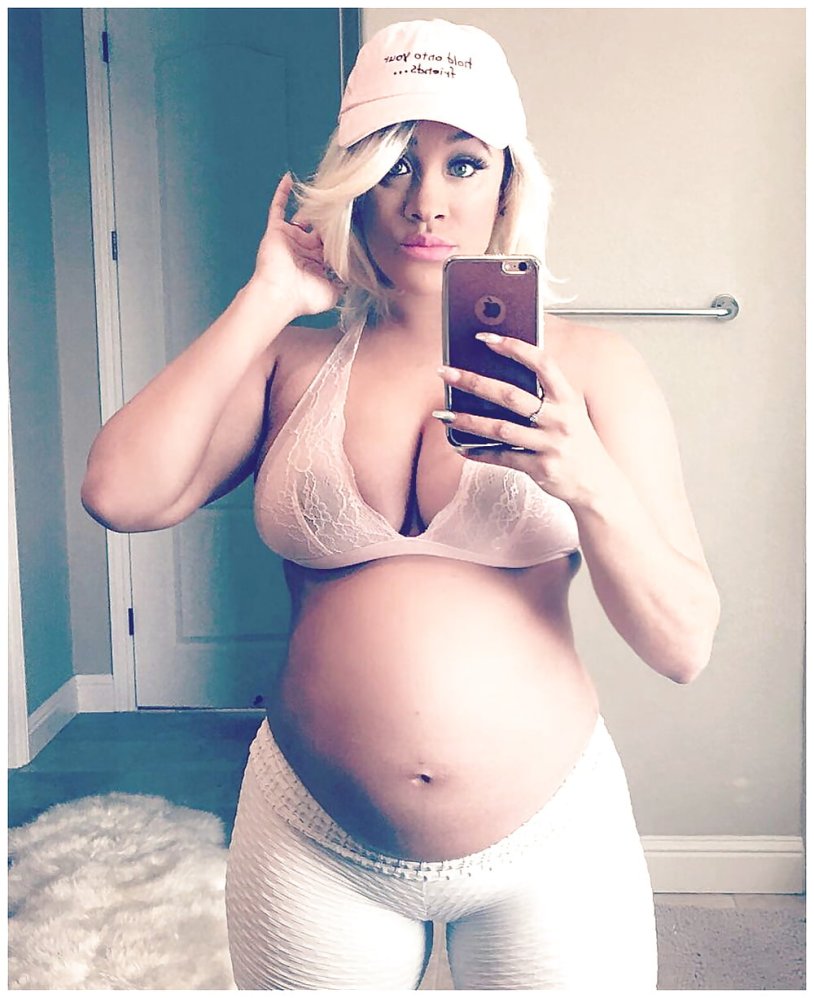 Bella Larsen Pregnant