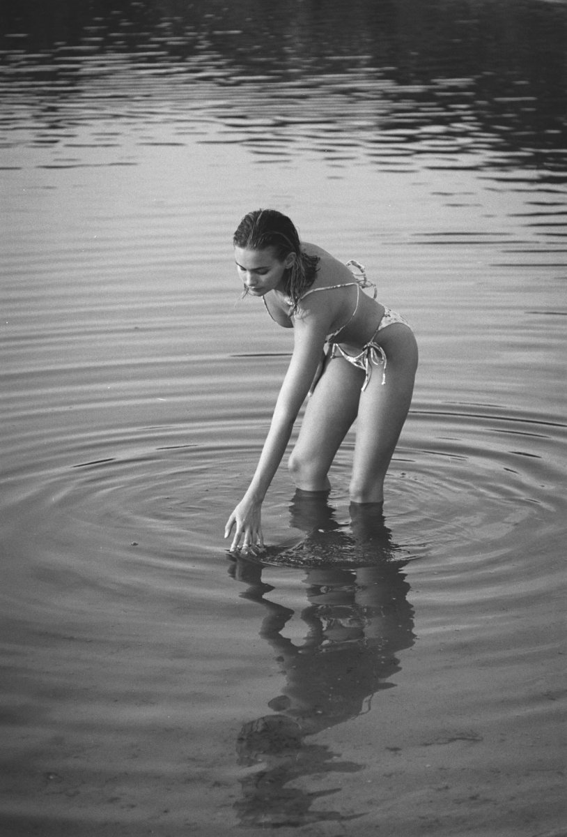 Erotic photo shoot on the river
