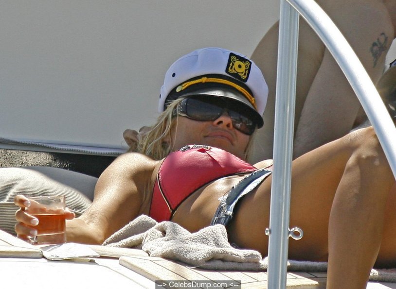 Pamella Anderson on a nude yacht