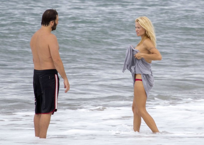 Pamela Anderson Topless