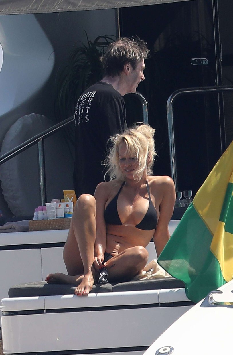 Pamela anderson 18 ship