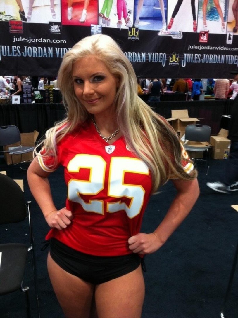 Marie Phoenix Cheliding