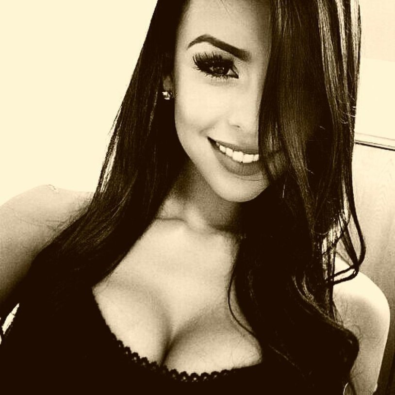 Girl with black hair and zrudia