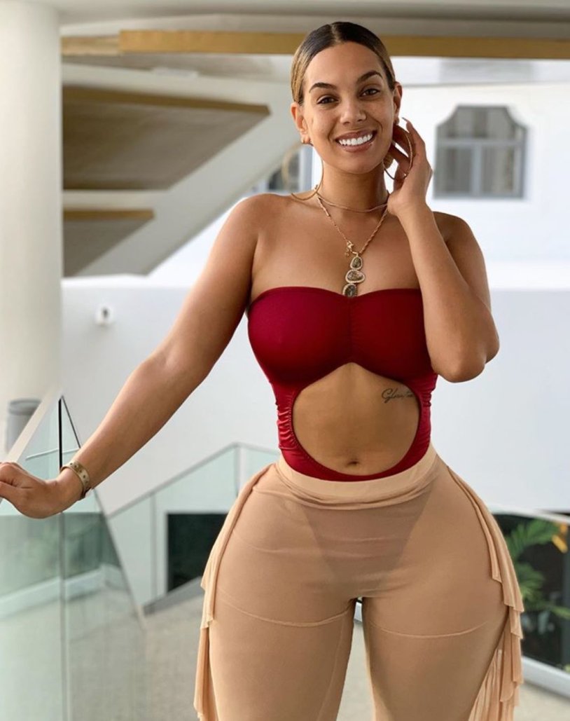 Mandy Muse in tightening