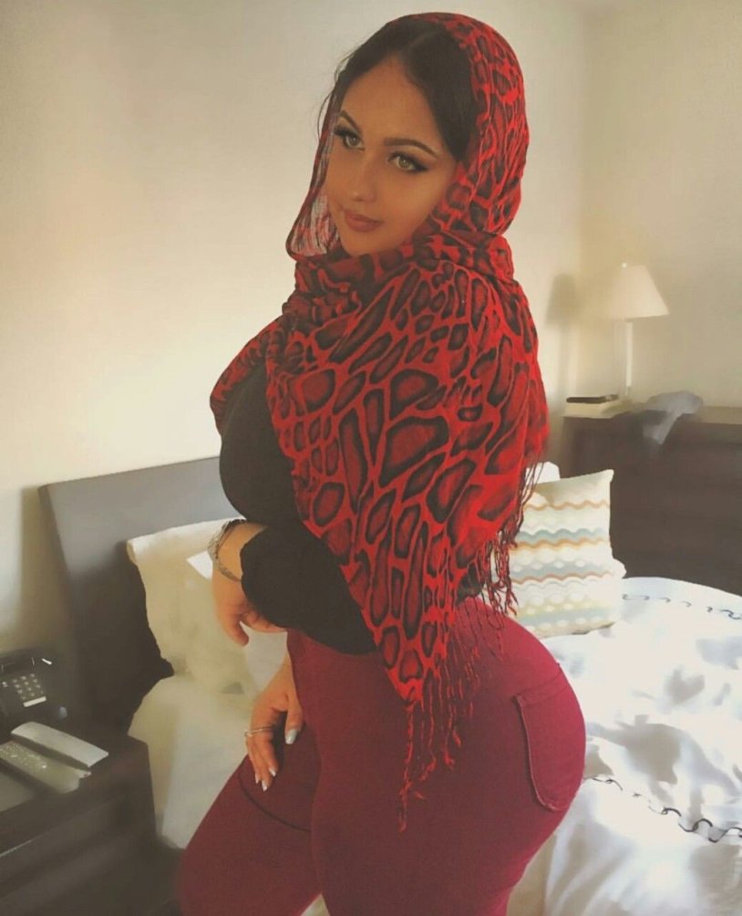 Sandra Arabian in hijab 18