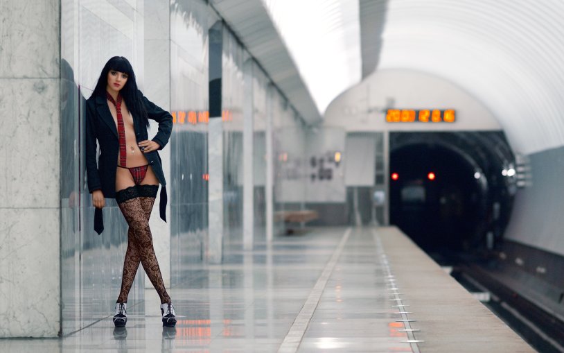 Photo shoot in the subway girl