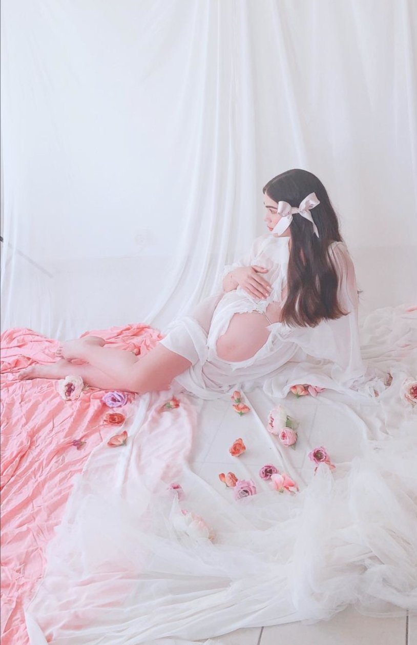 Photoshoot of a pregnant idea