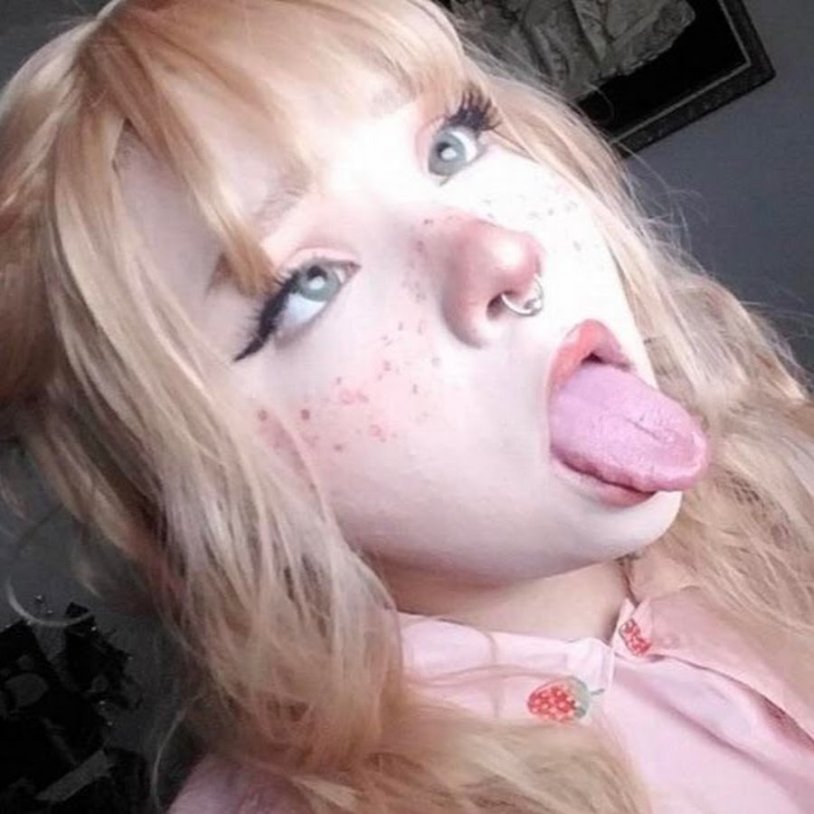 Blonde all in saliva