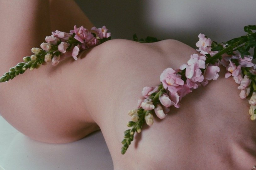 Flowers on the female body