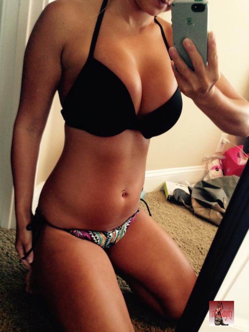 The female figure of a selfie