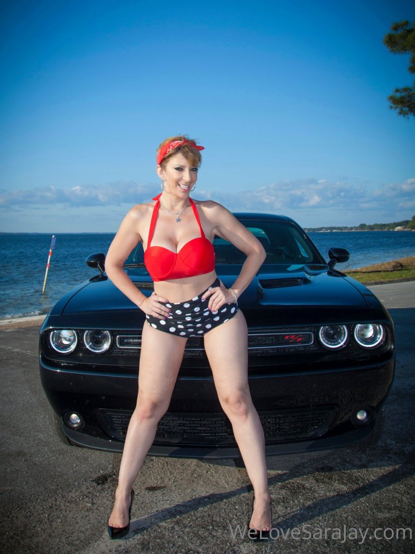 Sara Jay Ruits the car