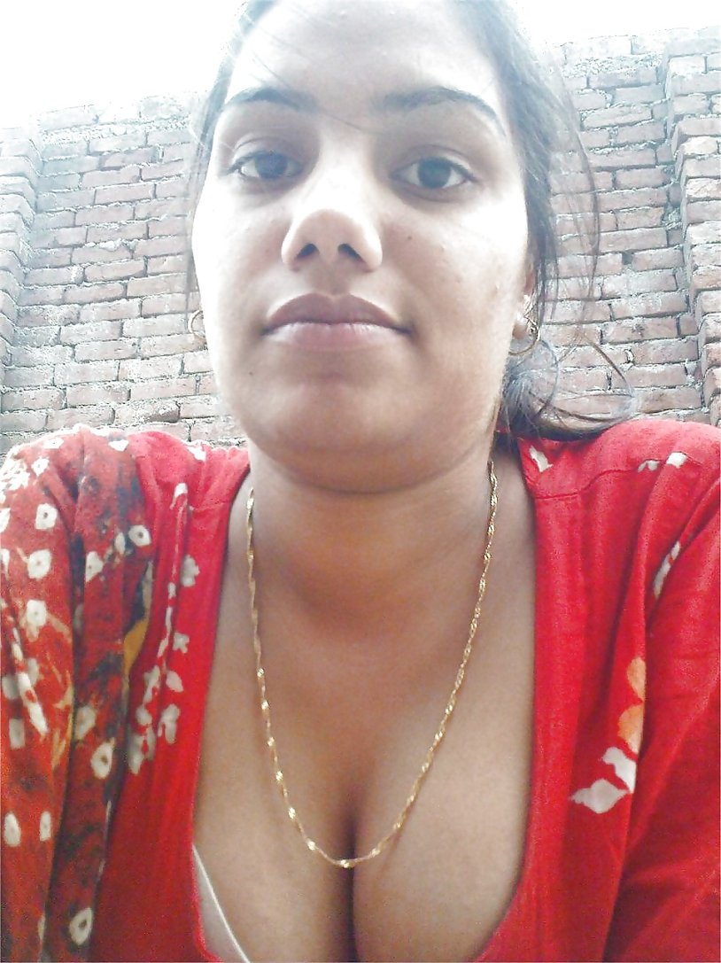 Girls from Indian Pakistani Sri Lankan show boobs