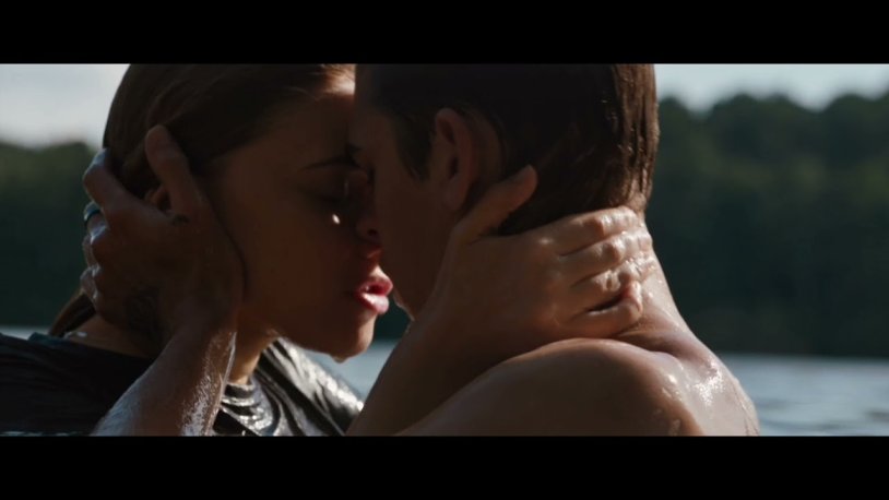 Kiss Hardina and Tessa