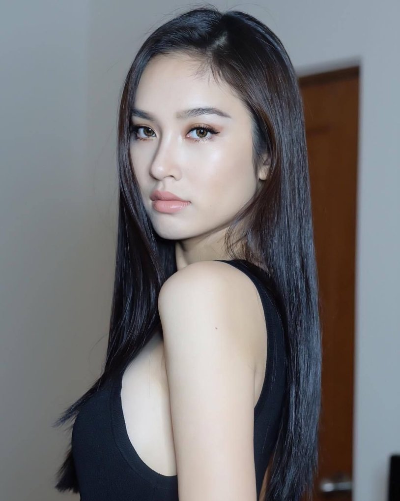 Cyrgist with big boobs Selfi