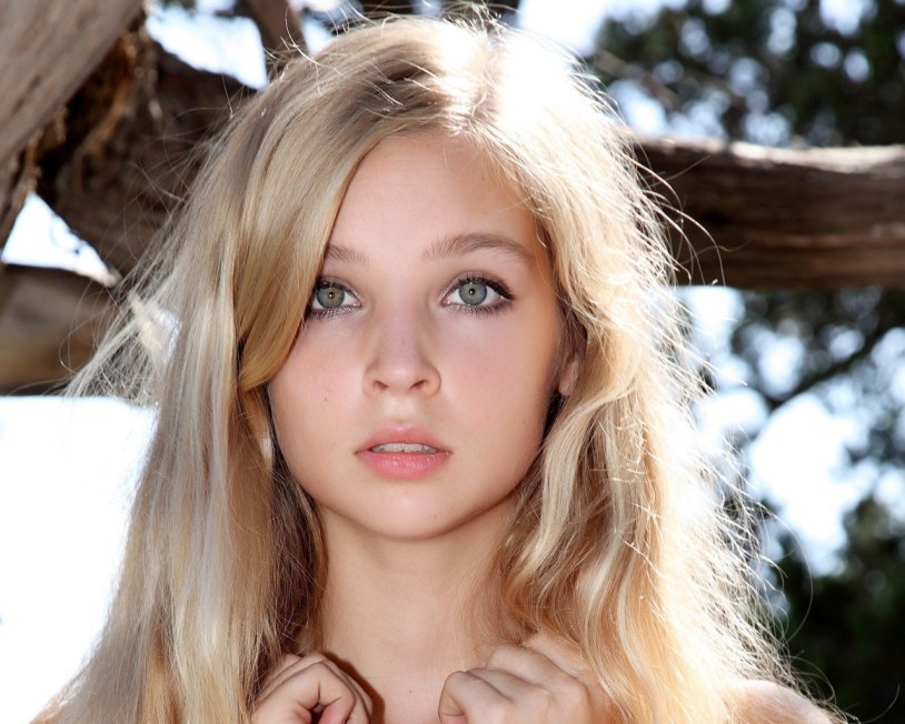 Sienna aquamarine model