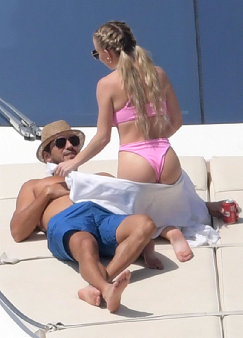 Sidney Suini in bikini