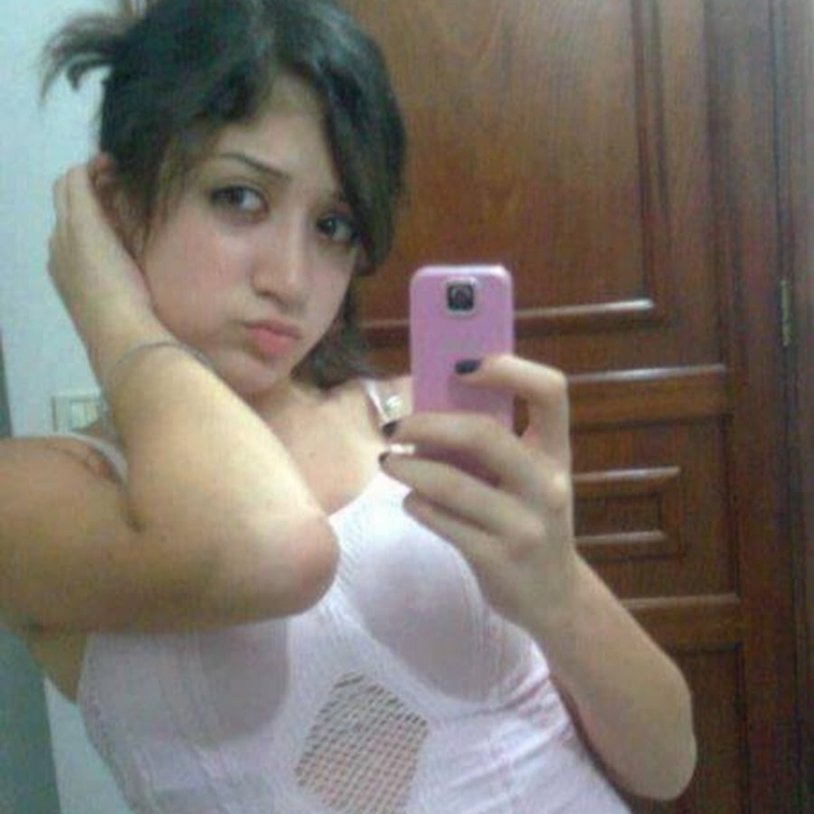 Pakistress Selfie homemade