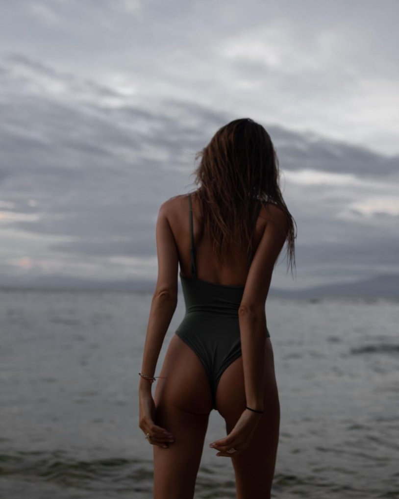 Female combed swimsuits