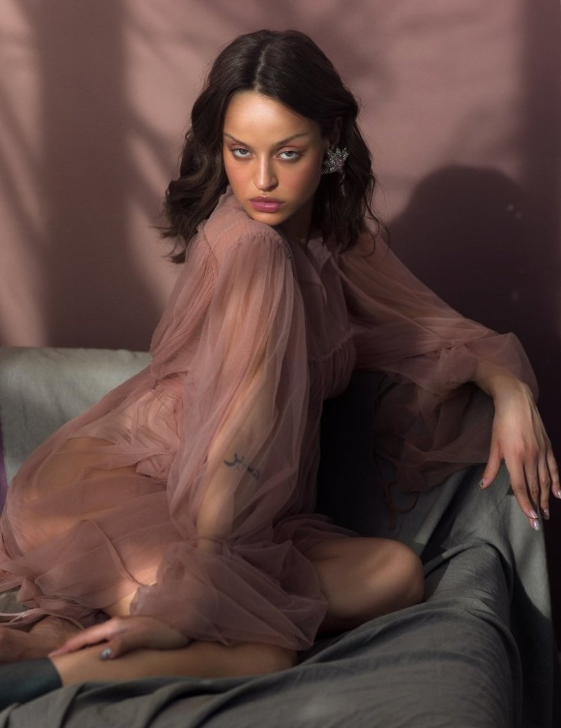 Fashion model Suzanne d