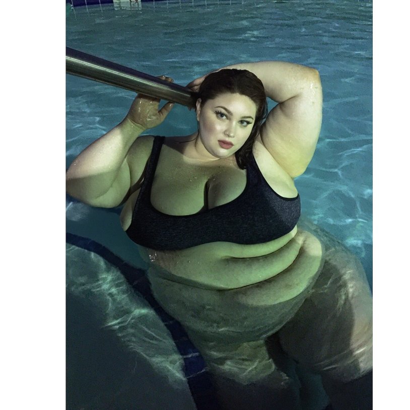 Complete Girl Selfie